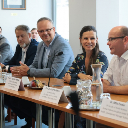 Huawei-delegáció látogatott a PTE MIK-re – fókuszban a jövő technológiái